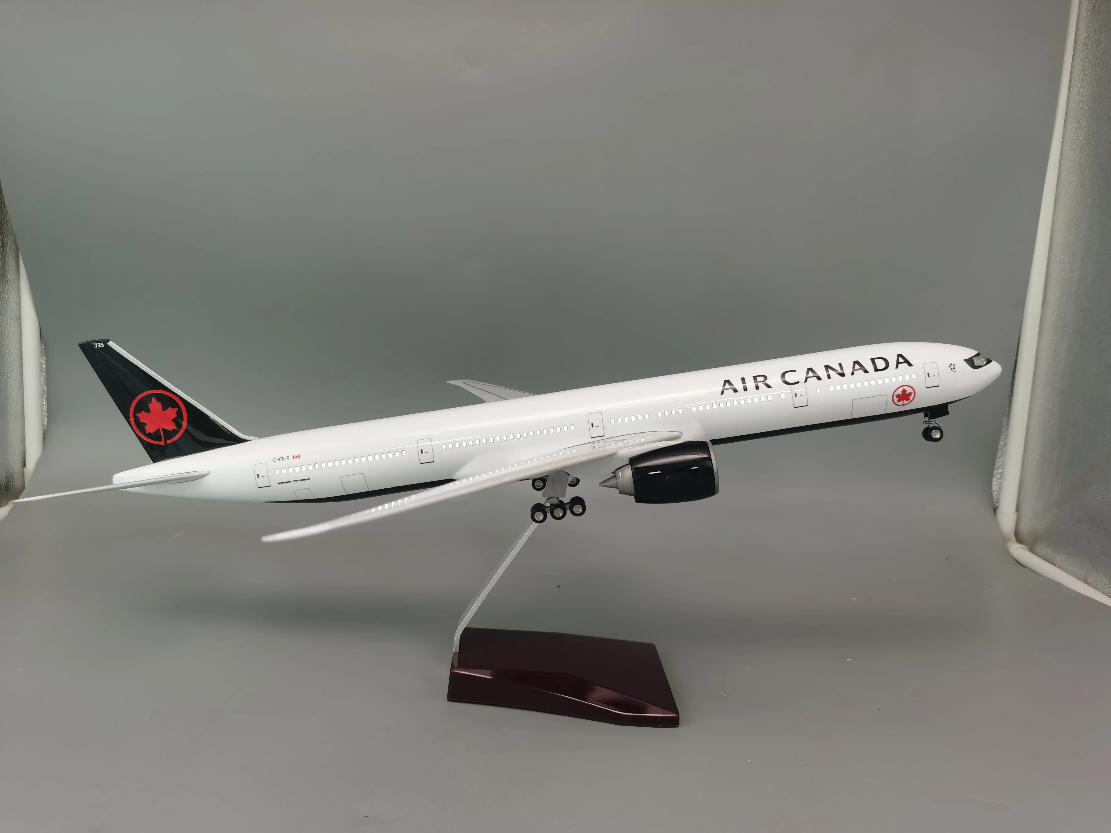 1:157 Scale 47cm Aircraft B777 Canada Air Airlines Model With Light and Wheel Diecast Resin Airplane Collection Display Gifts
