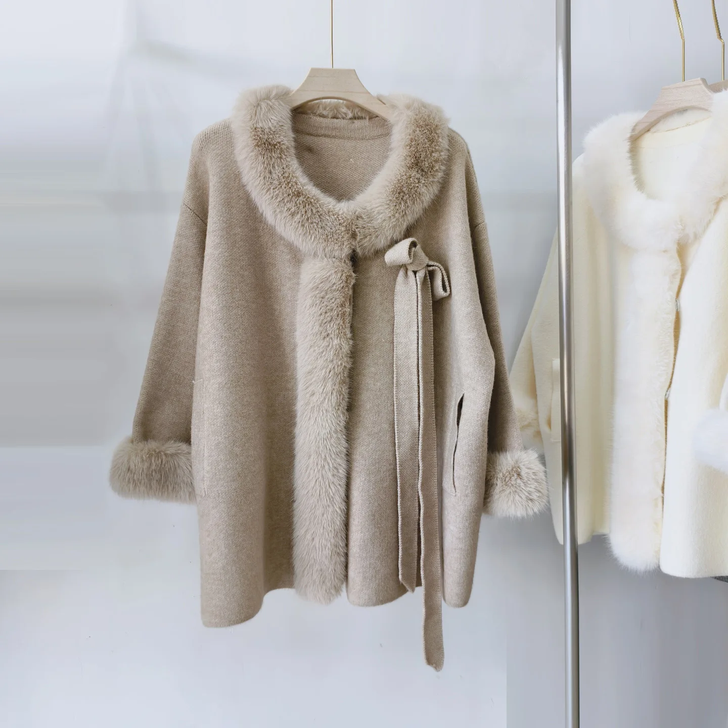 

New Knitting Cardigan 2025 Winter Women Knitted Jacket Faux-Fox Fur Coat Casual New Fashion Short Warm Sweater