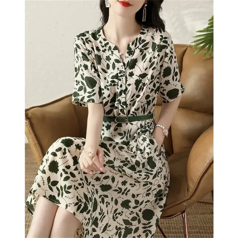 

2023 Spring New Fashion Temperament V-neck Collection Waist Slimming Belt A-line Skirt Mid-length Floral Dress Female Commuter