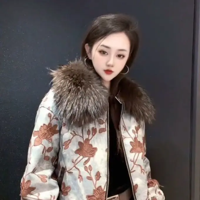 เสื้อโค้ทกันหนาวผู้หญิง แขนยาว ลายดอกไม้ คลาสสิก ซิปหน้า แต่งขนเฟอร์หรูหราถอดได้ หรือหนังแท้