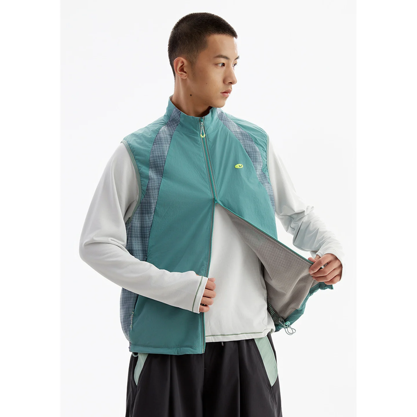 Mens Outdoor Hiking Vest Stand Collar Zip Front Sleeveless Regular Fit Check Panel Casual Layering Gilet with Side Pockets