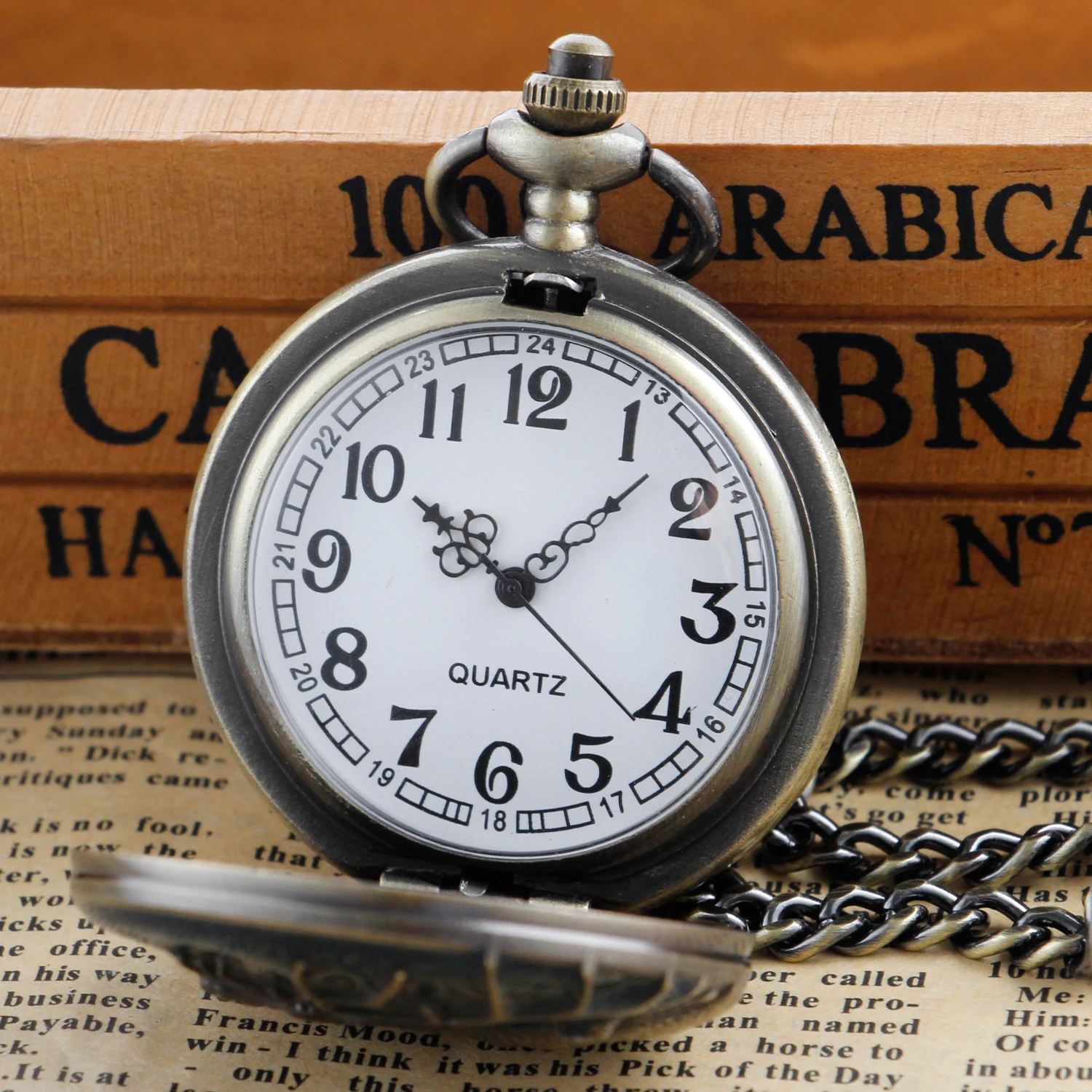 Vintage Deer Exquisite Reindeer Design Quartz Pocket Watch Pocket Watches for Women Men with Fob Chain Christmas Birthday Gifts