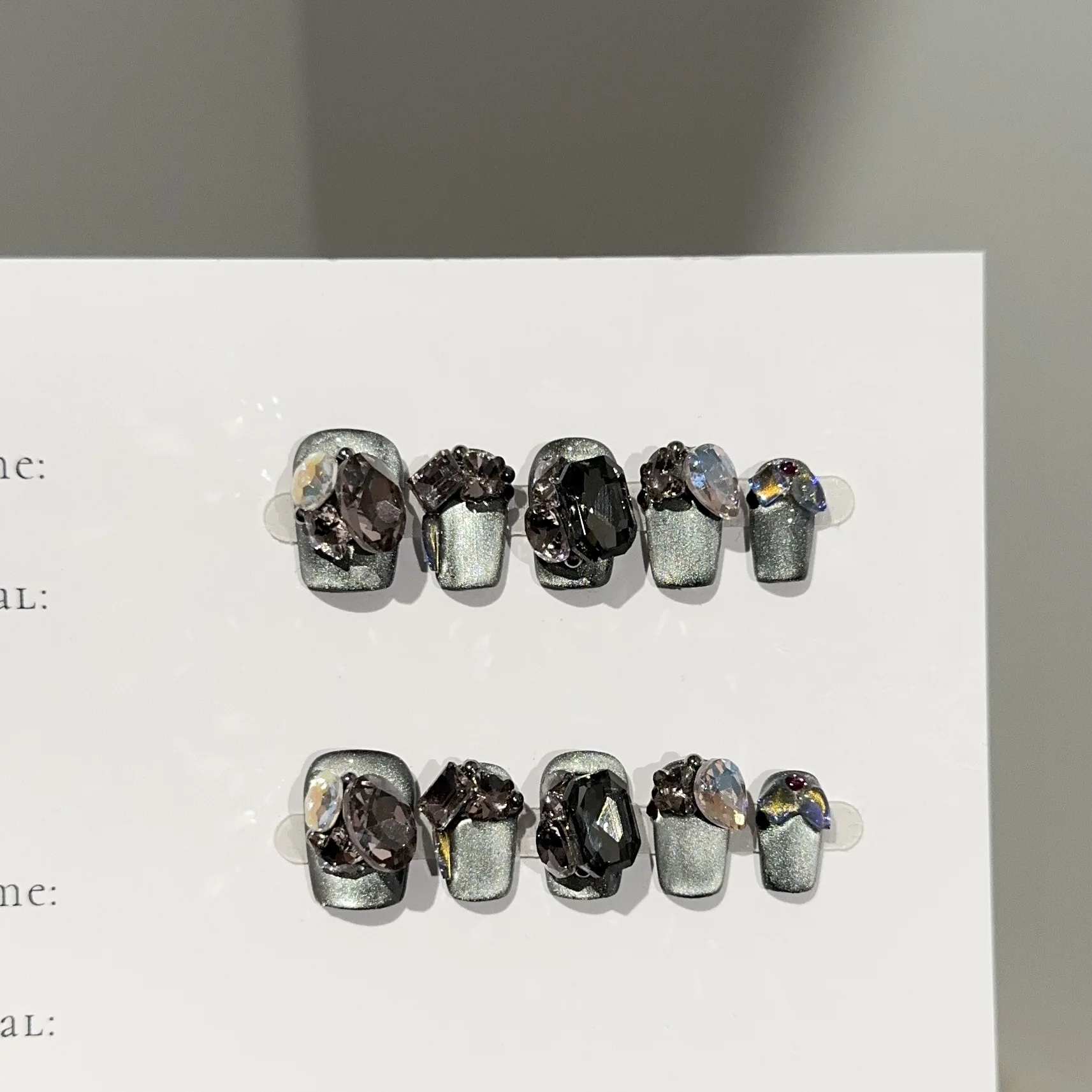 

10 шт., ручная работа, пресс для ногтей, темно-серебристый кошачий глаз, короткие накладки для ногтей, полные бриллиантов и носимые флэш-накладные накладные ногти