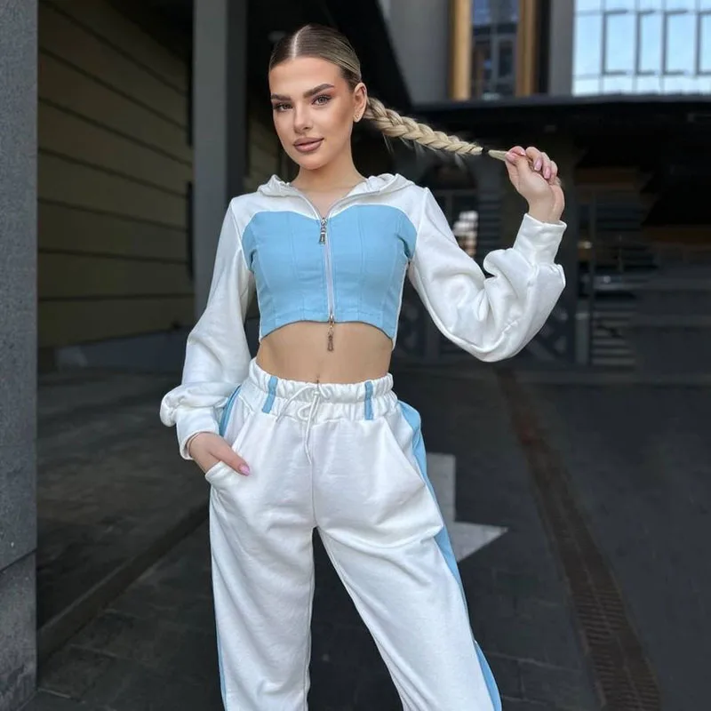 ชุดกางเกงสไตล์สตรีทฤดูใบไม้ผลิ/ฤดูร้อนที่ทันสมัยและสะดวกสบาย เสื้อฮู้ดยีนส์และกางเกงขายาวแบบประกบ