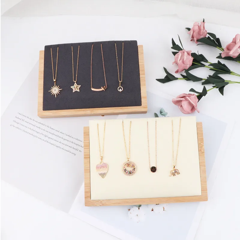 

The retro-style bamboo and wood jewelry rack is used to hold necklaces and bracelets storage tools made of microfiber