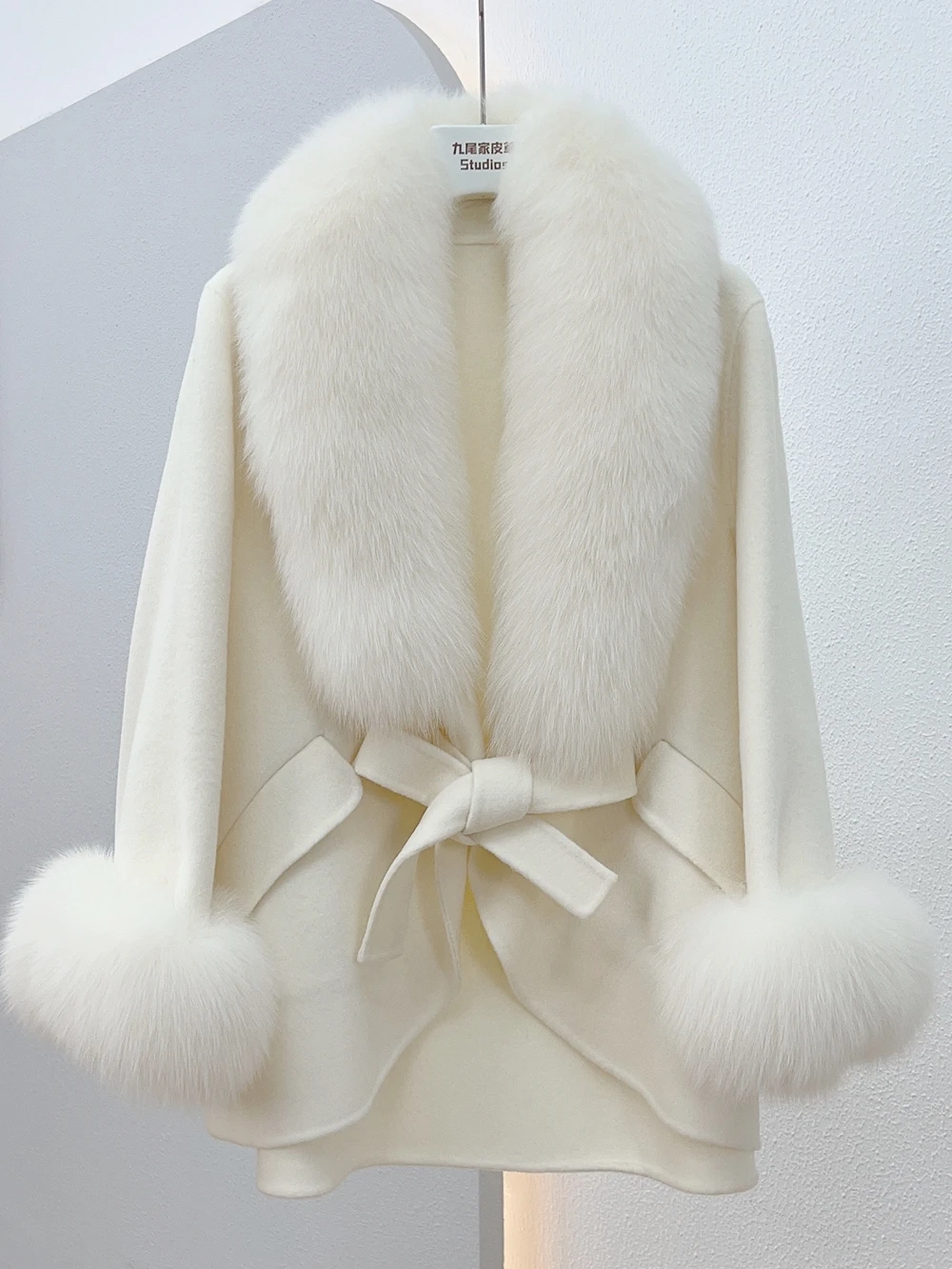 2023 Winter New Mid-Length Slimming Cape Fox Fur Fur Coat Wool Double Sided Cotton Cashmere Coat for Women