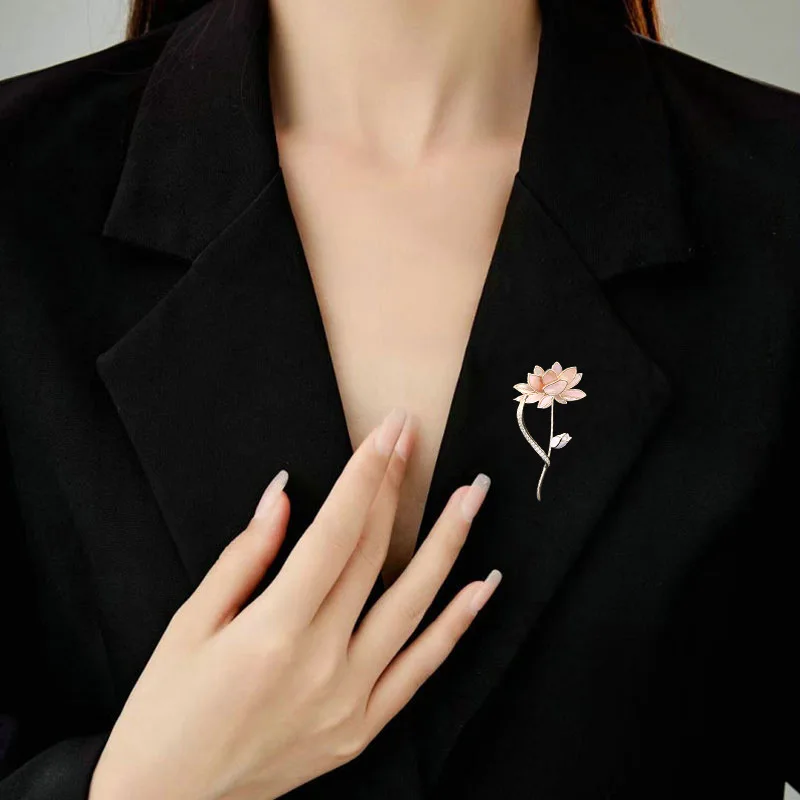 Натуральная рябчатая розовая ракушка в виде лотоса, брошь в стиле ретро, лотос, элегантная темпераментная брошь, аксессуары, пряжка