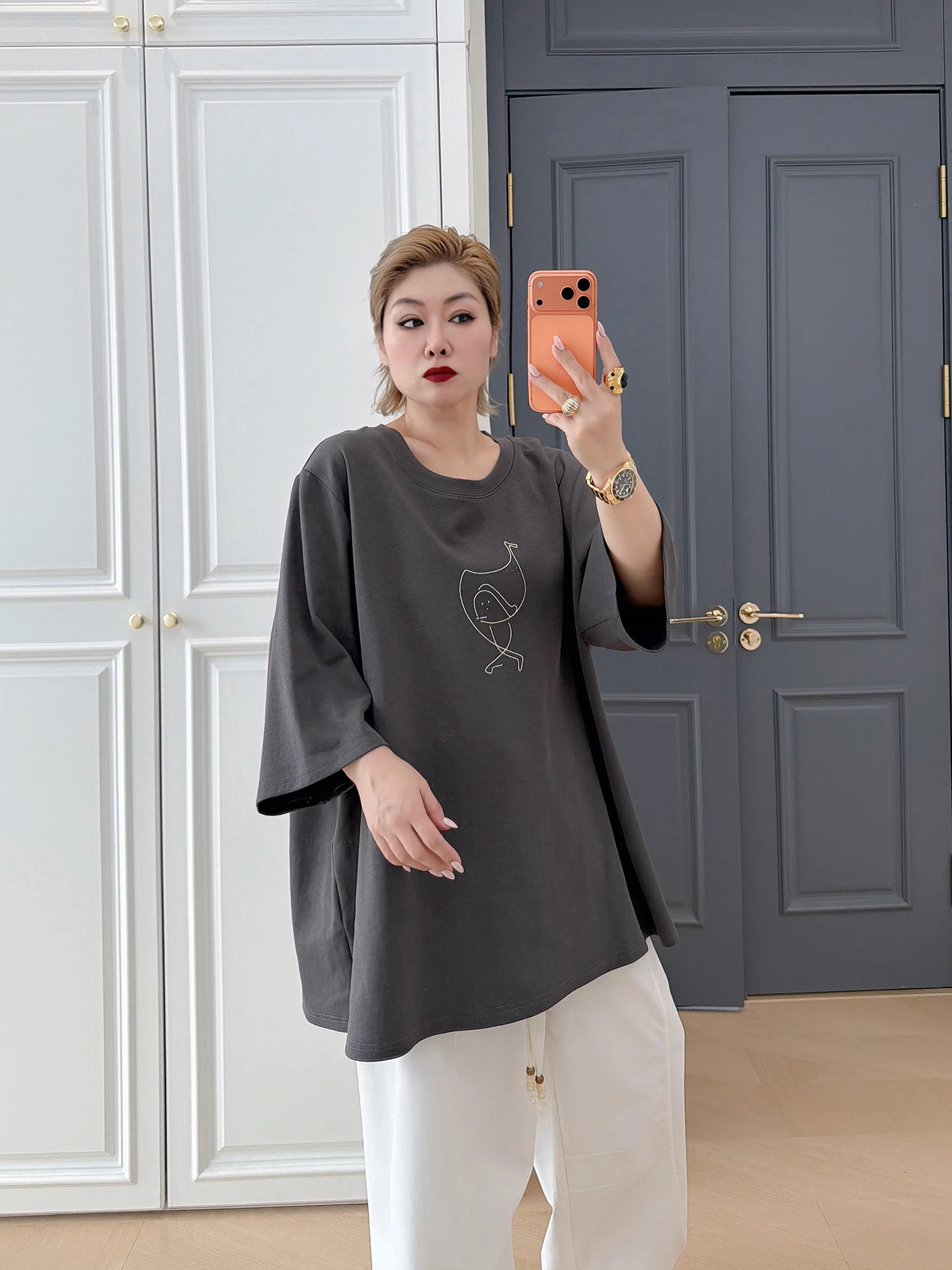 

Свободная повседневная женская футболка больших размеров с круглым вырезом, модная, универсальная, скрывающая недостатки фигуры, с коротким рукавом