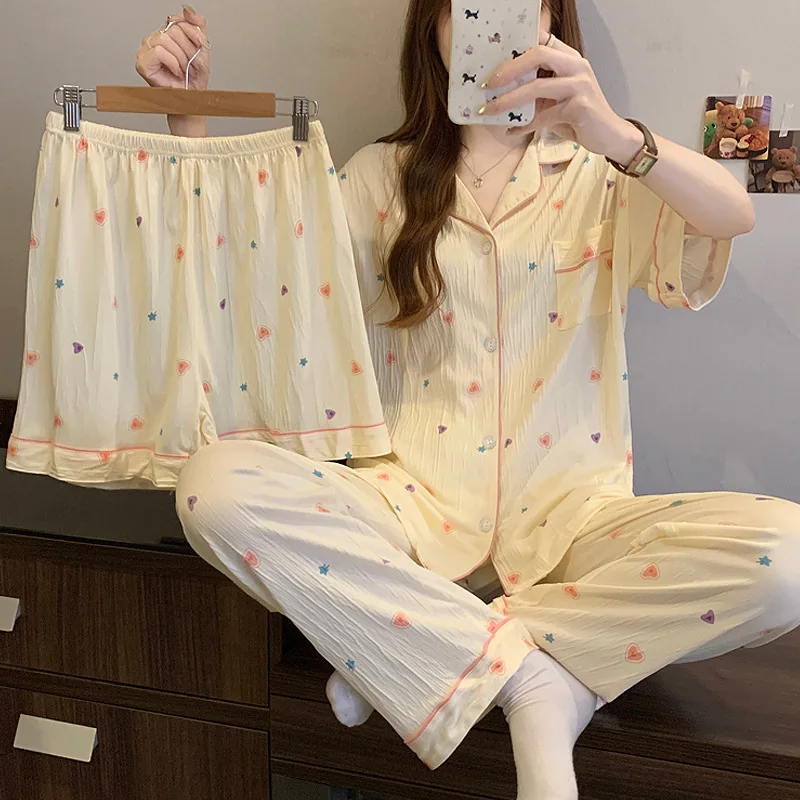 

Cute and Fresh Heart-and-Star Korean-Style Crinkled Fabric Pajamas for Women: Sweet Summer Loungewear, Short-Sleeve 3-Piece Set