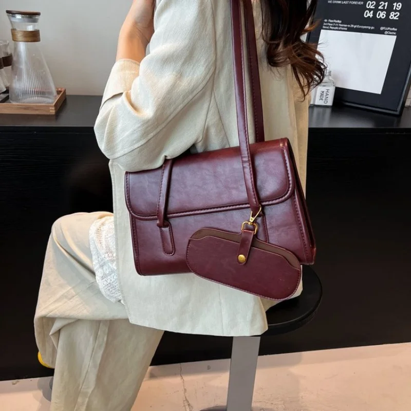 

Women Minimalist Shoulder Bag Crossbody Sling Style Versatile Design Spacious Fashionable Daily