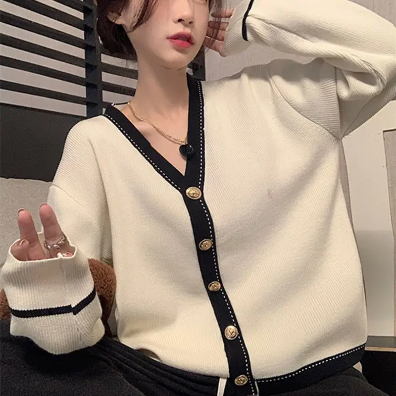 

Korean Version V-neck Women's Autumn Winter 2024 Spliced Button Screw Thread Fashion Solid Color Loose Long Sleeved Knitted Top