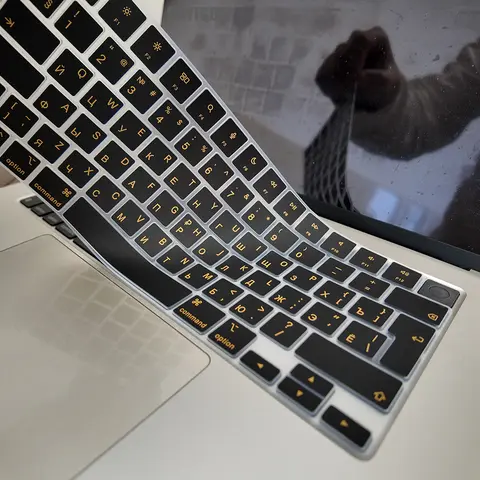Capa de teclado de silicone russo adequada para MacBook Pro14 M5 M4 M3 M2 Air13.6 polegadas Nova fonte cirílica laranja