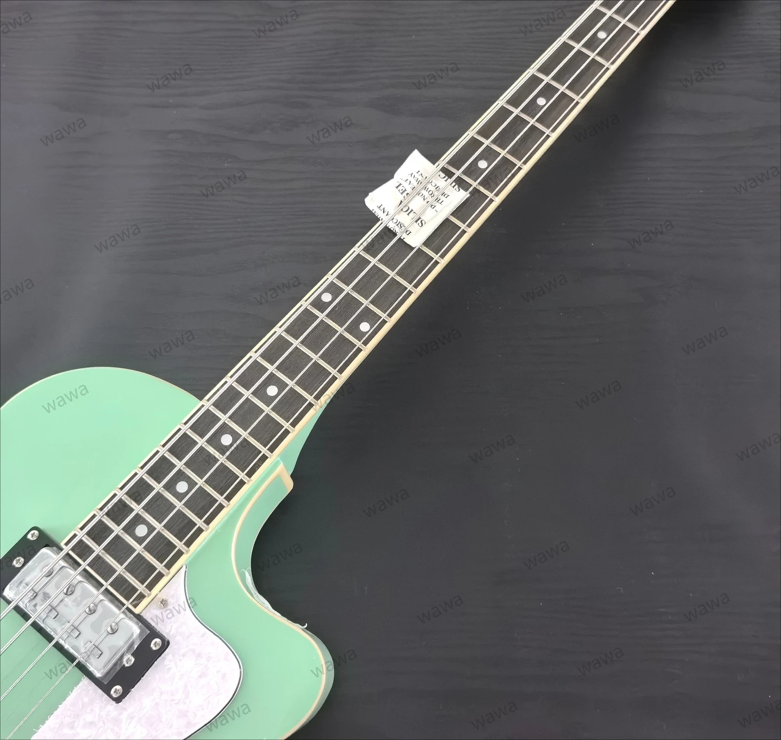 2026 Green Top 4 Strings Bass Guitar White Pearl Pickguard Vibrato Guitar