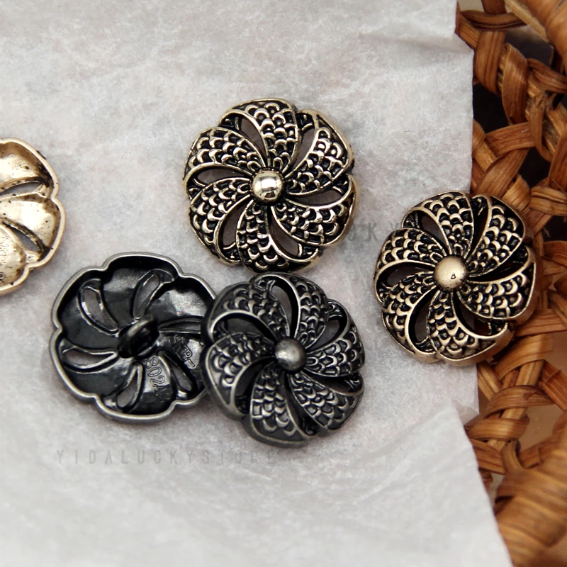 HENGC Vintage Baroque Cutout Floral Gold Metal Buttons For Clothing Women Coat Blazer Suit Sweaters Handmade Sewing Accessories