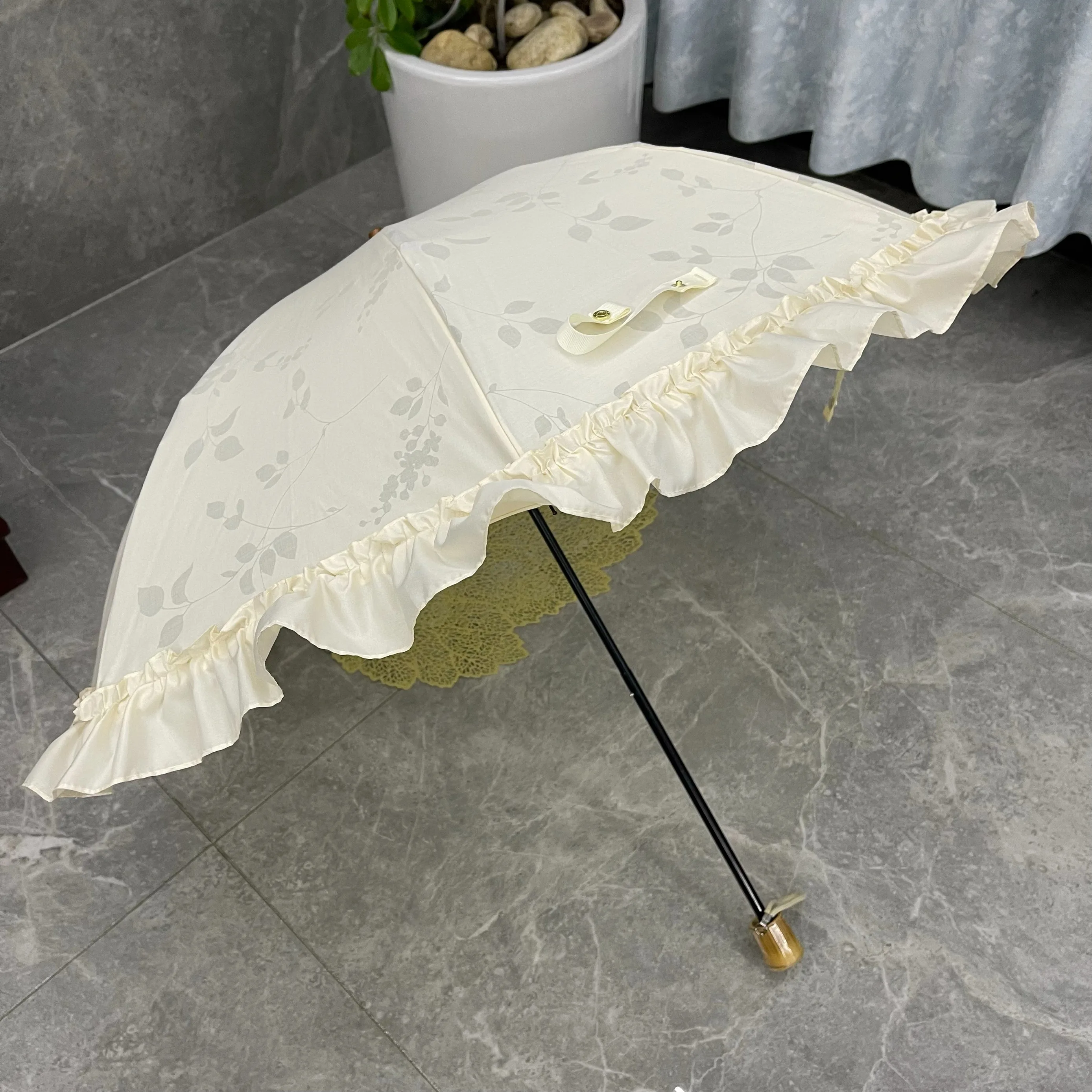 

Cute Princess Manual Steel Frame Windproof Three Fold Umbrella UV Resistant Weather Resistant Sun Protection