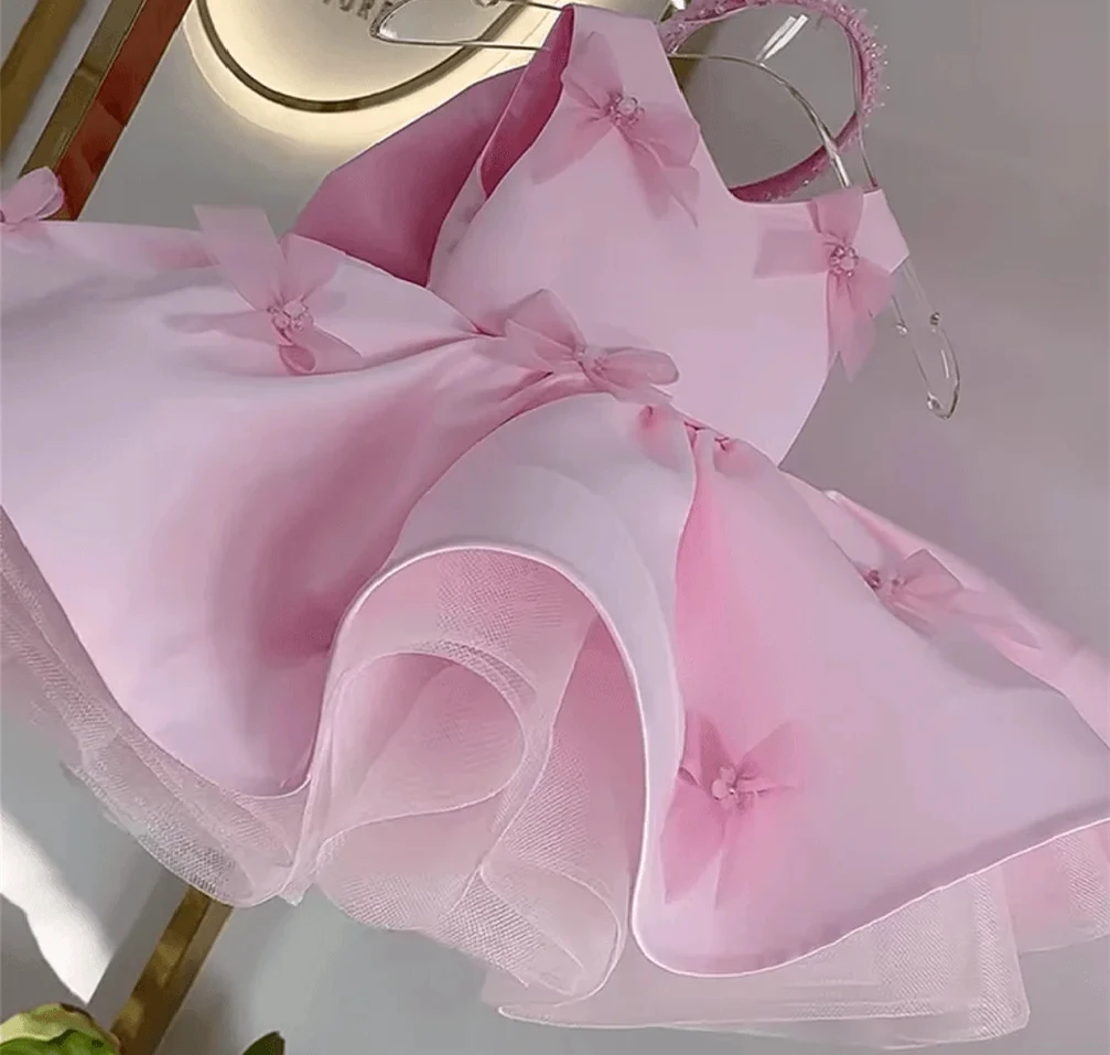 Maßgeschneidertes rosa Blumenmädchenkleid für die Hochzeit, ärmellos, knielang, hohe Taille, elegantes Kindergeburtstagskleid für die Erstkommunion