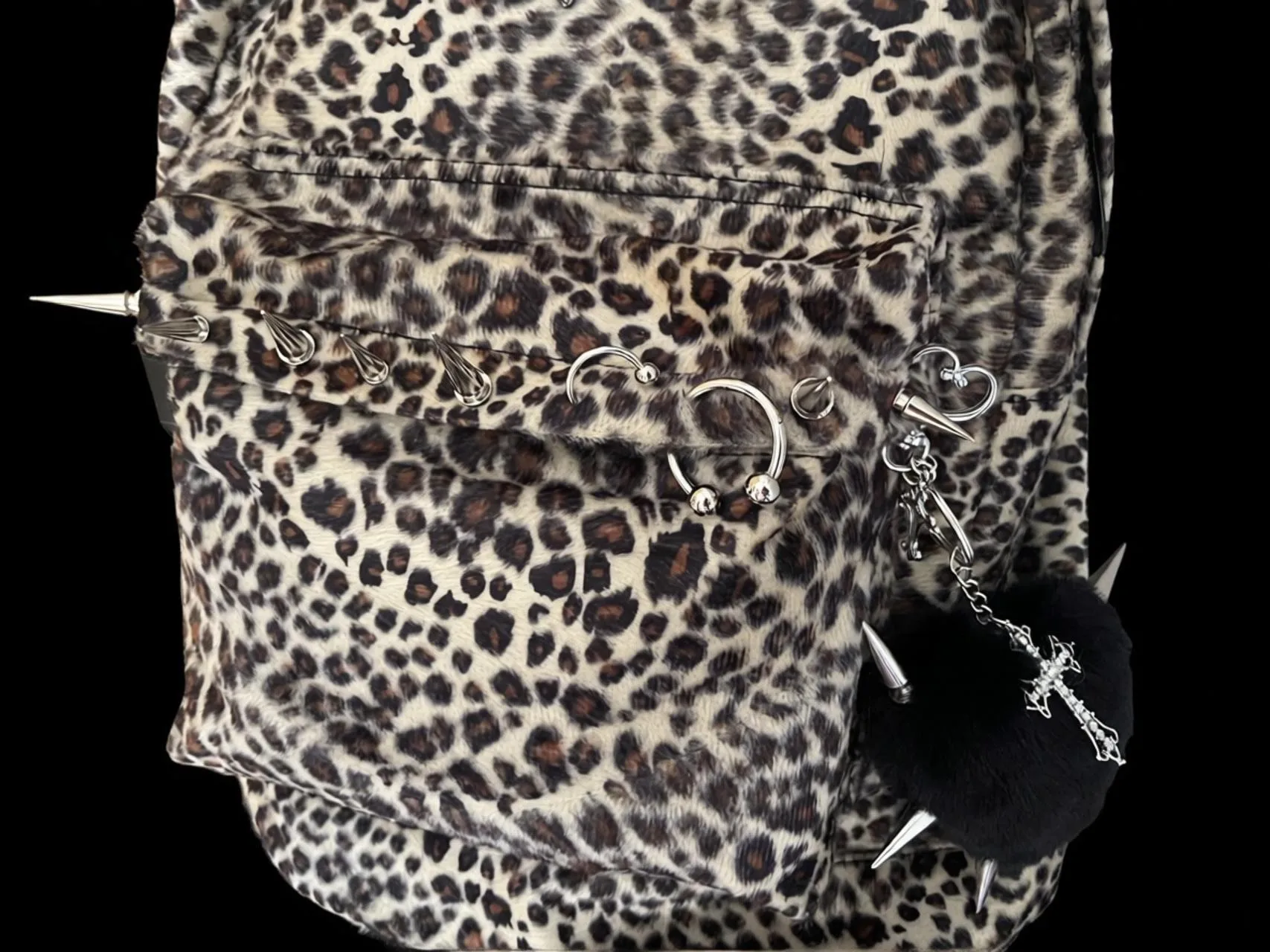 Large-Capacity Leopard Print Backpack Punk Rivet Detail Autumn Winter Shoulder Bag Trendy Cute Cool Design for Men Women view 4