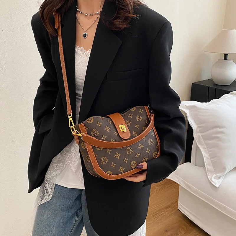 

2025 New Trendy Women's Retro Small Bucket Bag - Light Luxury High-end, Versatile Portable Shoulder Messenger Bag