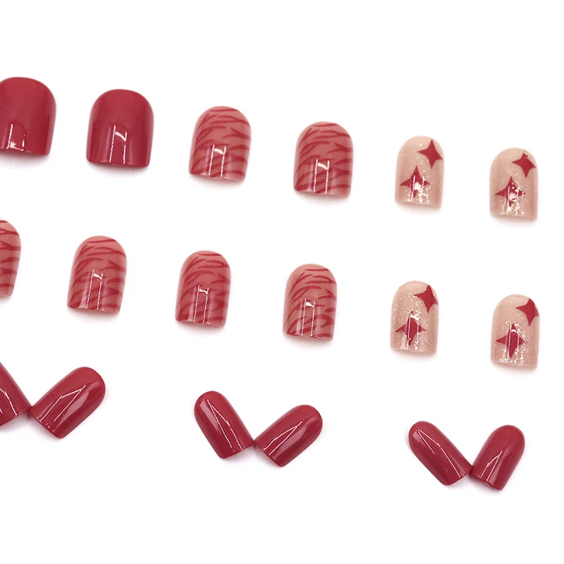 Faux ongles carrés courts à blocage de couleur rouge baie sauvage, avec adhésif gelée, couverture complète détachable, à pression, artificiels, 24 pièces