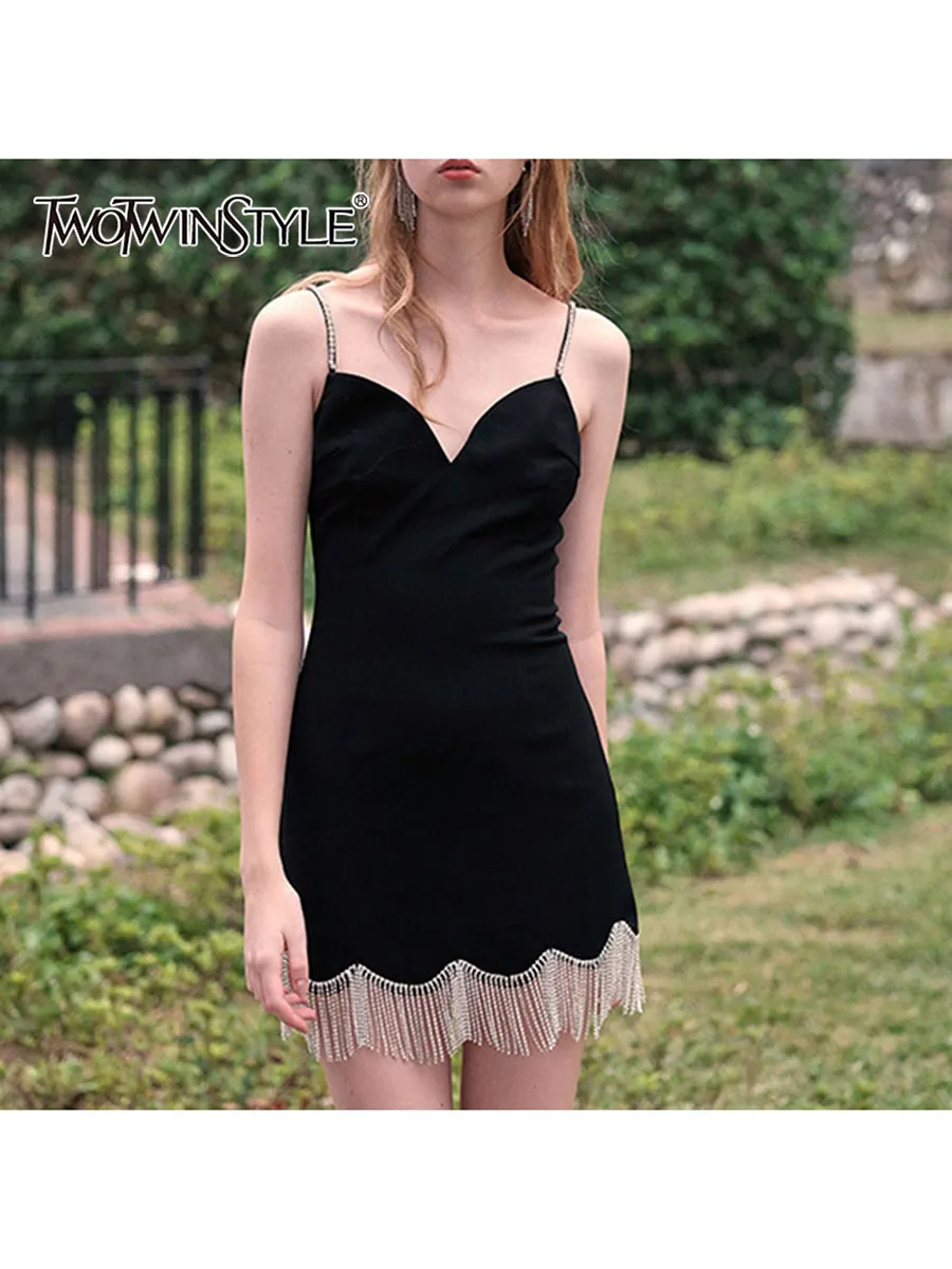 

TWOTWINSTYLE однотонные элегантные платья с кисточками для женщин, мини-платье с v-образным вырезом без рукавов в стиле пэчворк и бисером, женская модная одежда