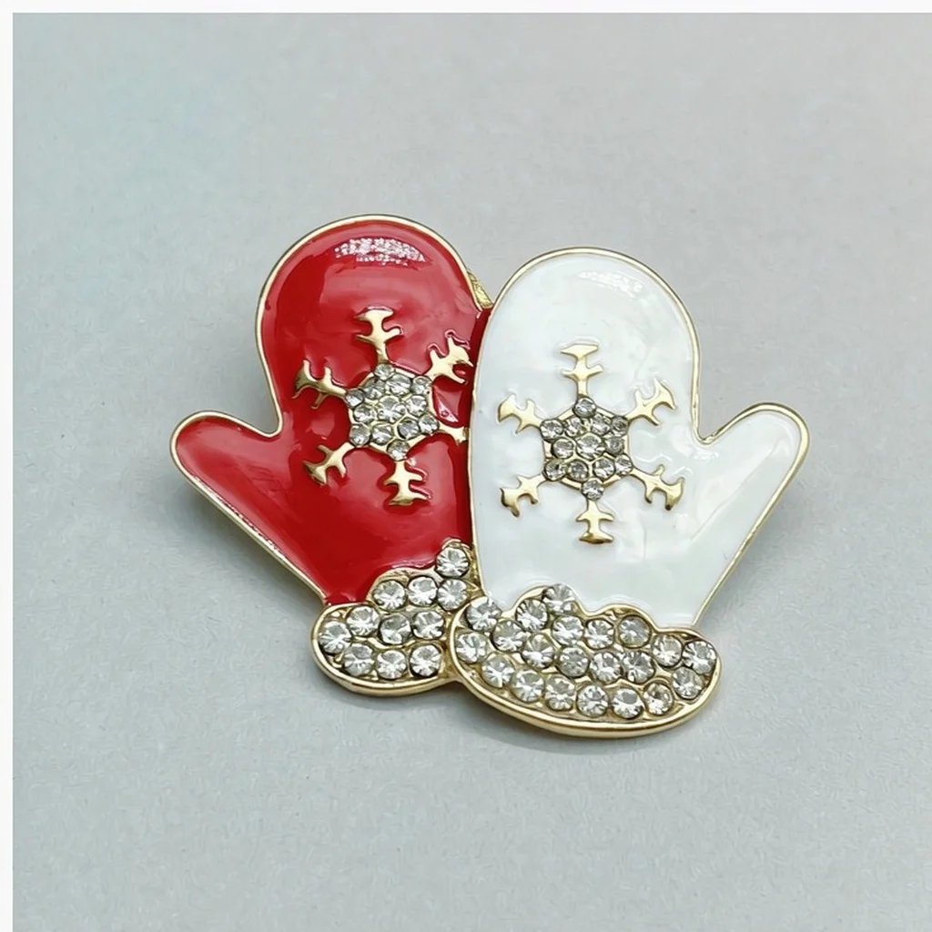 2026 Exquisite Brooch, Unique Anti-Exposure Accessory, Shoe Surface Metal Badge, Commuter Hidden Button, Anti-Exposure Gadget, Niche French-Themed Brooch, Christmas Silk Clip, Bag Accessory, Collar Pin, DIY Tie Accessory, Clothing Embellishment, Corsage, Shoe Badge, Couple's Accessory