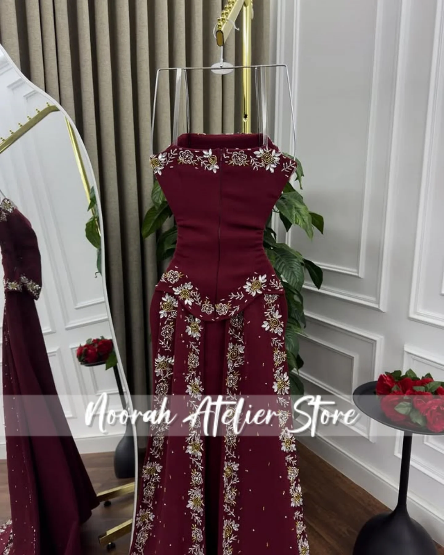 Maßgeschneiderte burgunderrote trägerlose Dubai-Abendkleider 2025, Applikationen, Brautkleider, Abschlussballkleid, فسات Mustaة Formelle Kleidung