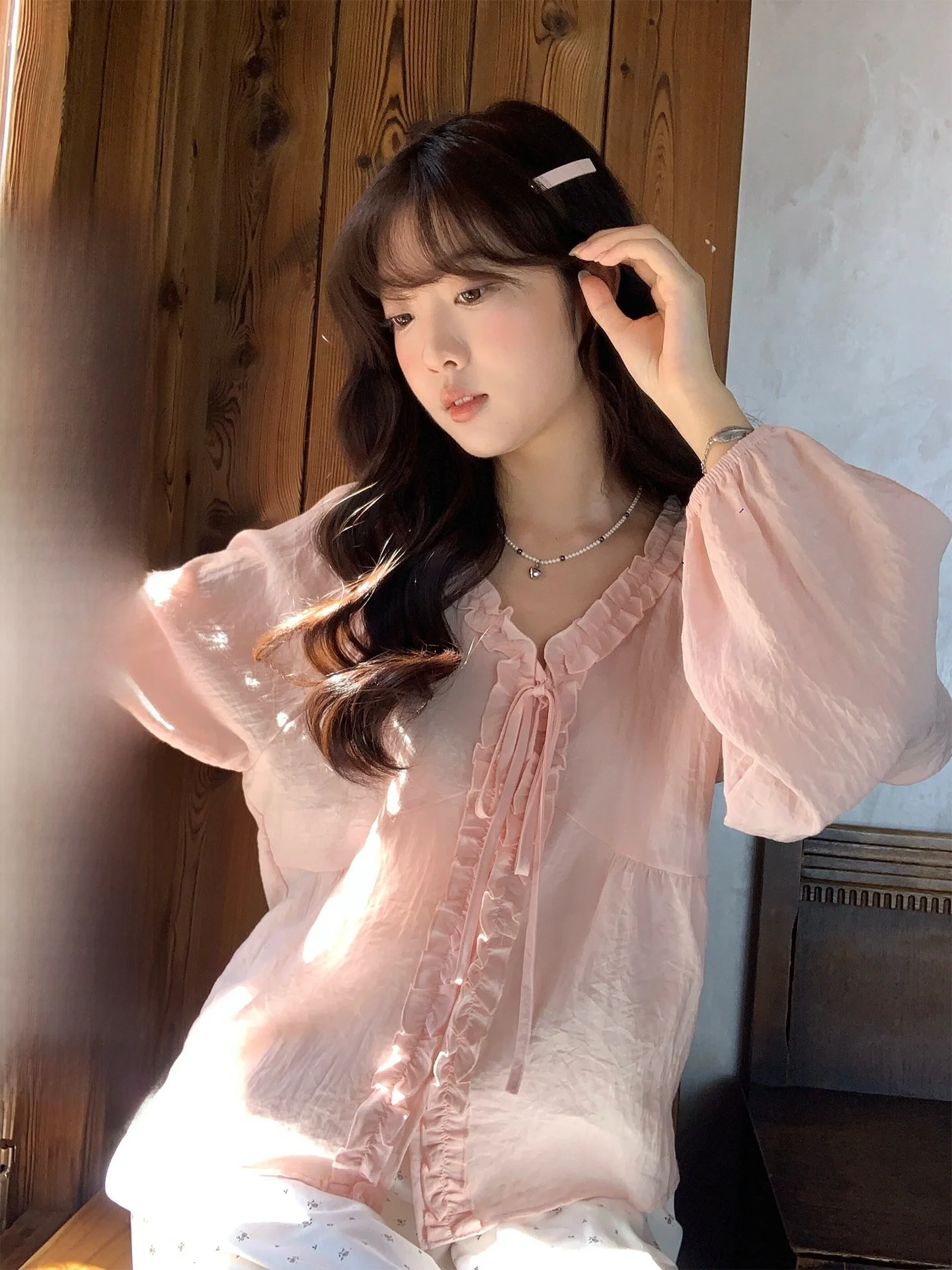 

Holli Korean Sle V-Ne Long Sve irt Women's Top Age-Defng Wooden Spring 2026 New Arrival Ele Chic