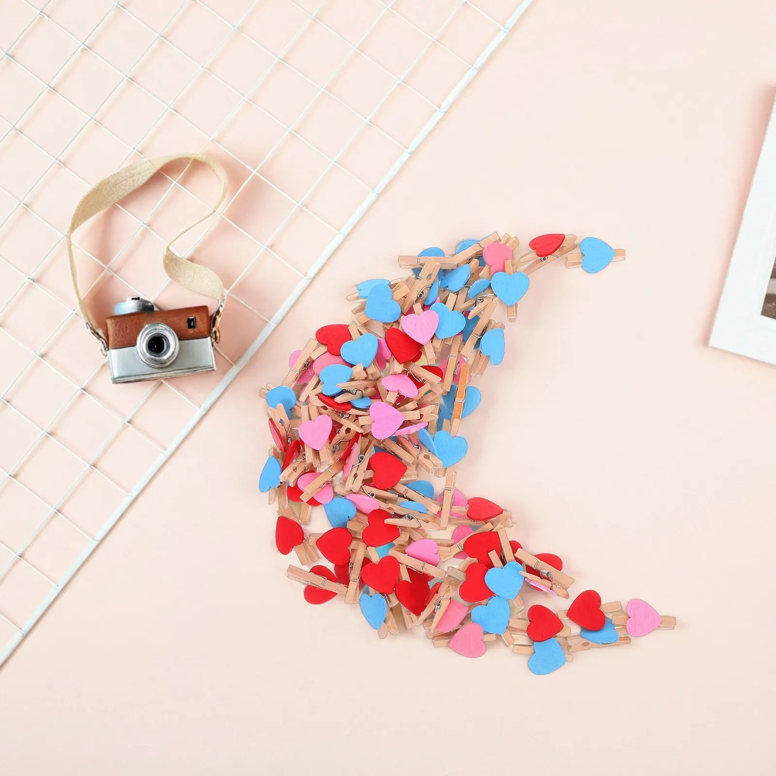 90Pcs Love Heart Wooden Clips Crafted from Natural Wood for Photo Hanging Memo Display Kids Artwork Snack Bag Sealing Party