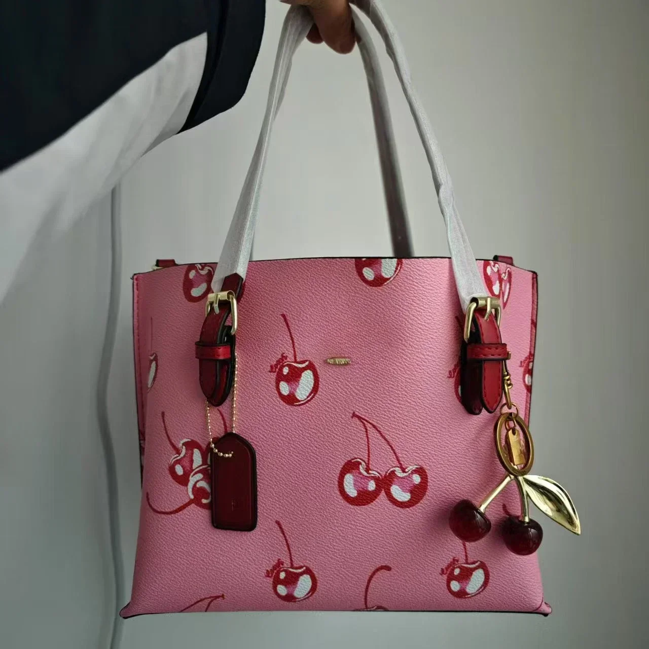 2026 جديد الكرز حمل حقيبة TIK الساخن بيع يده واحد الكتف قطري حقيبة كروس سعة كبيرة الصيف حقيبة تسوق الموضة