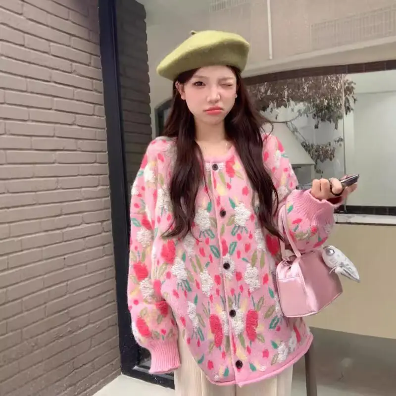 Suéter rosa con flores tridimensionales para mujer, cárdigan de punto suave y pegajoso retro de nicho de estilo perezoso holgado para primavera y otoño ﻿
