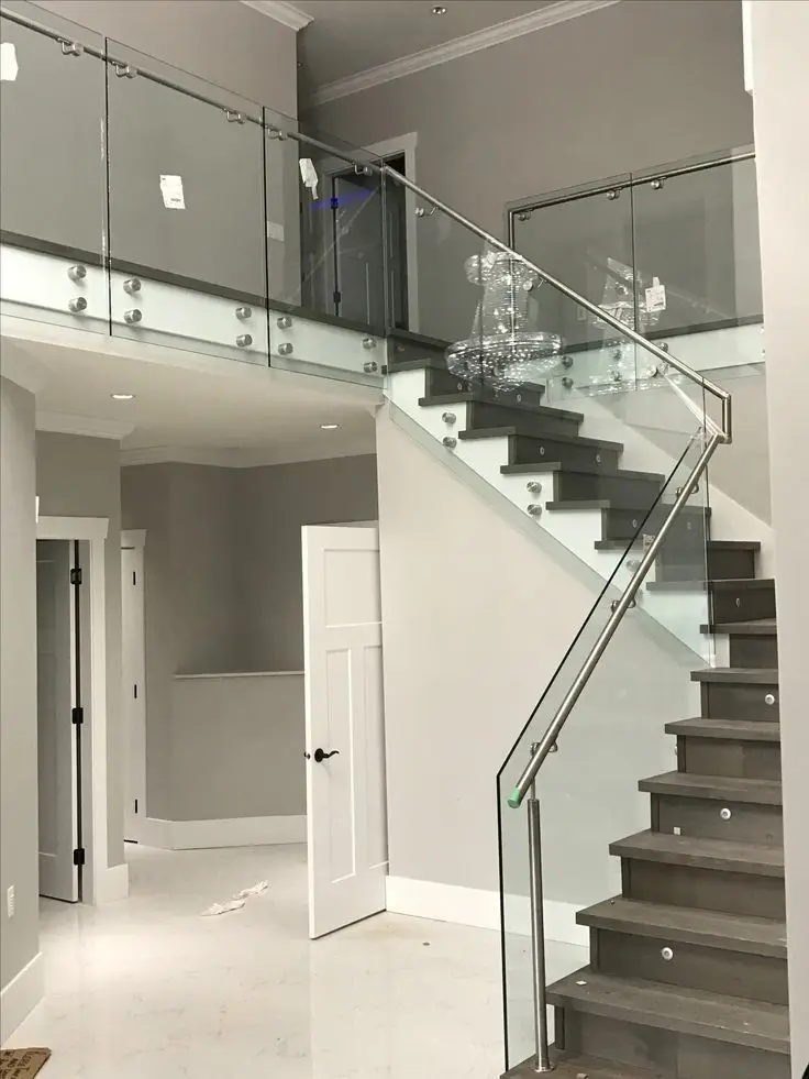 

Modern Aluminum Handrails with Tempered Glass Balustrades Custom Outdoor Rustproof Swimming Pool Fence Railing Pipe Railings