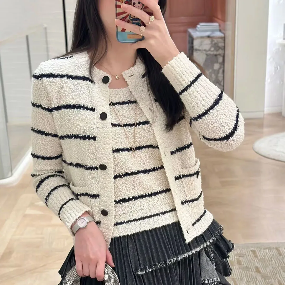 

Новый осенний элегантный модный вязаный кардиган из смесовой шерсти, женский свитер с круглым вырезом и длинными рукавами на пуговицах, милый полосатый свитер с узором