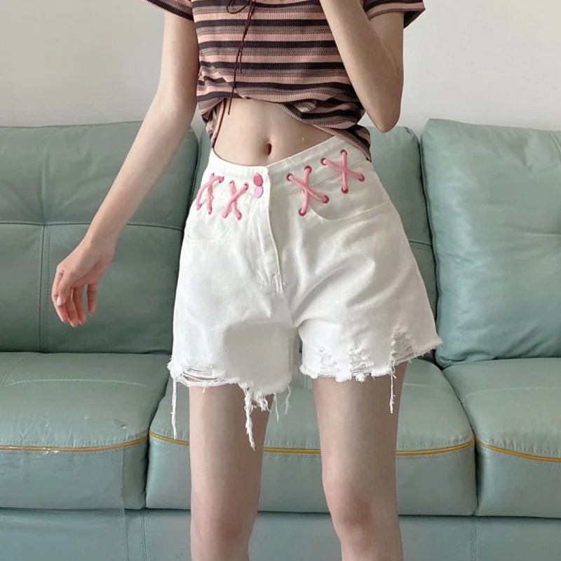 スパイシーガール白リッピングデニムショーツ女性のためのファッションレースアップストレートショートパンツ女性韓国の基本 2025 夏のショーツ Mujer