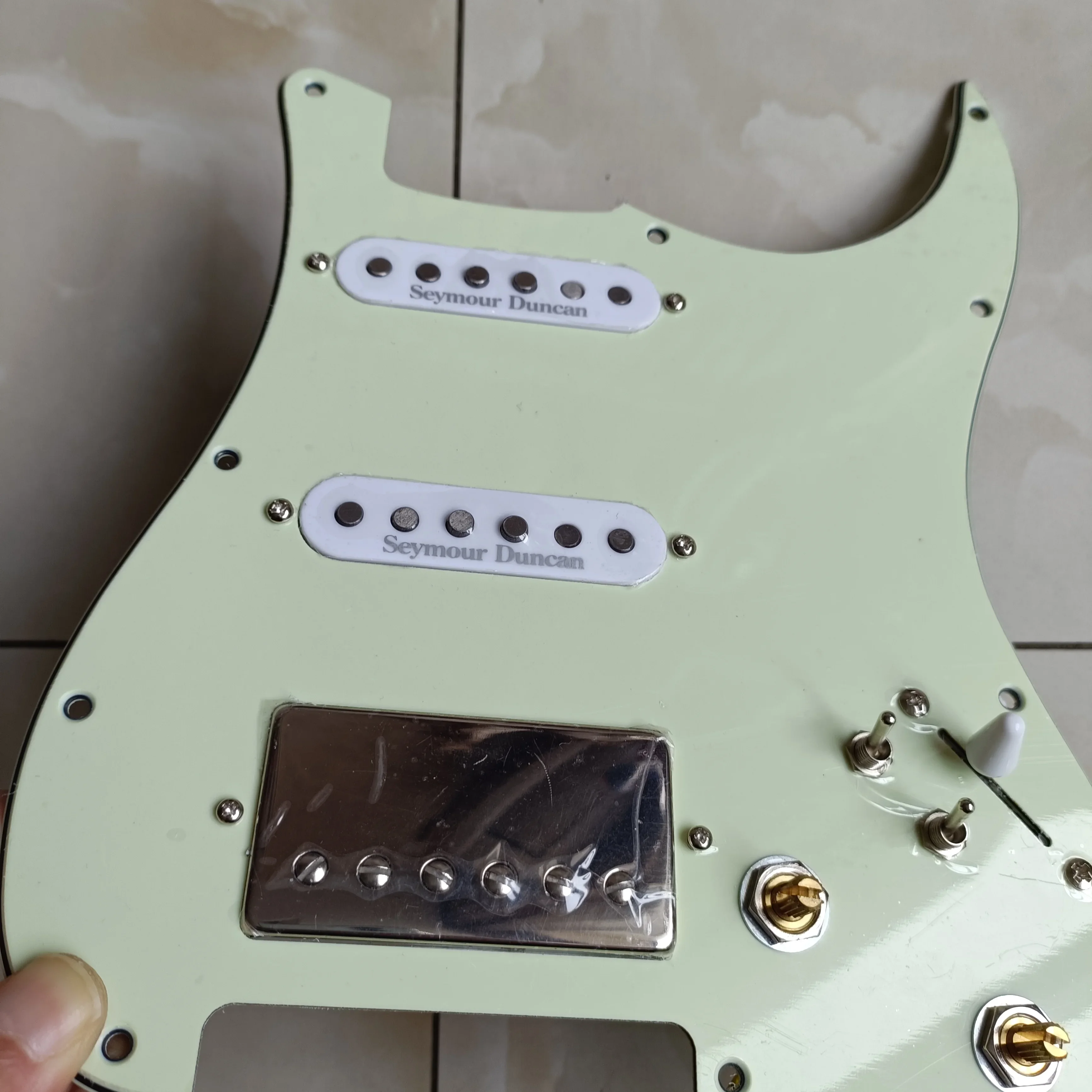 

SSH Upgrad Prewired Pickguard Chrome SH4 JB Model Alnico 5 Pickup 2 Single Cut Way Switch