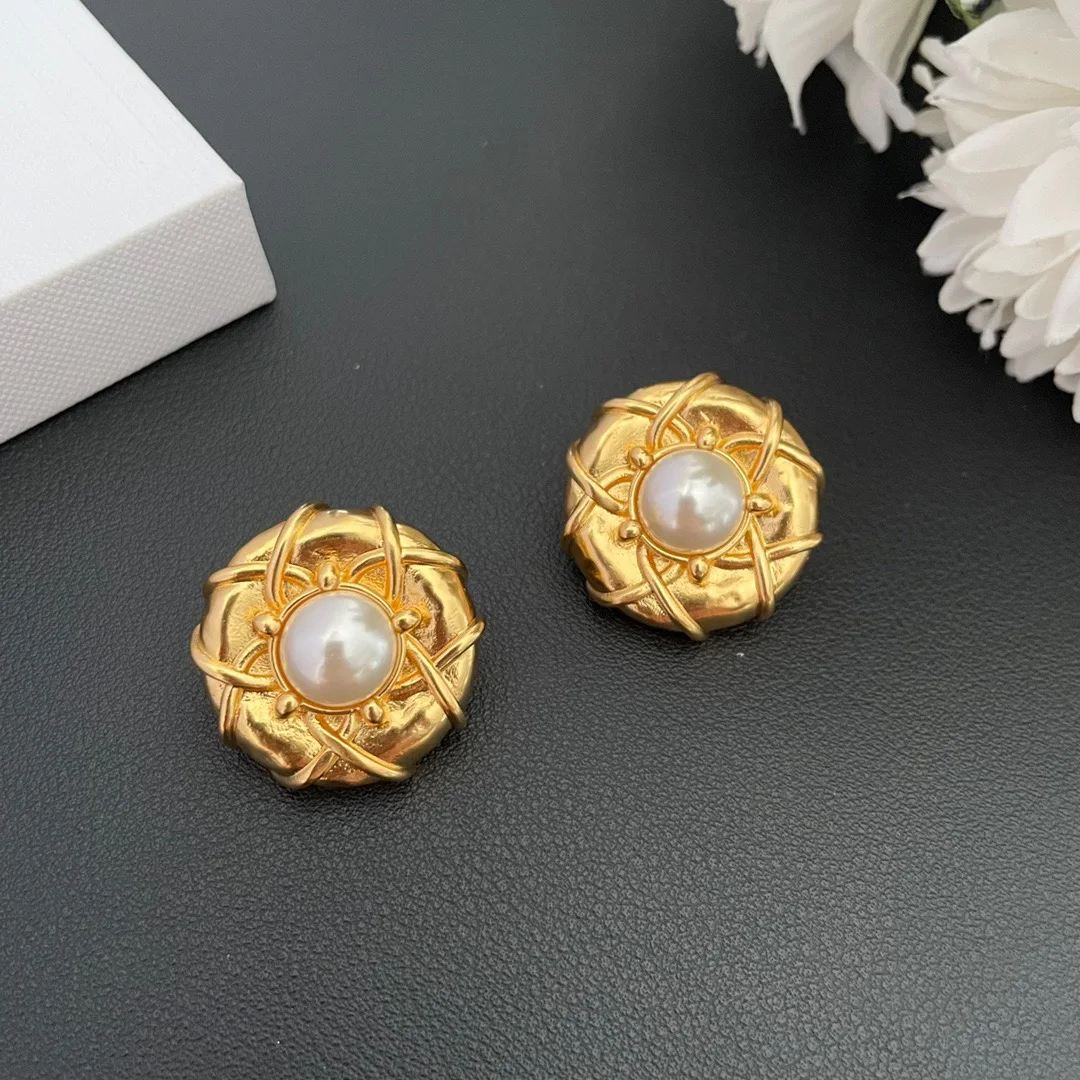 

Earring Personality Retro Temperament Light Luxury Earclip For Women Aretes De Mujer Pendientes Boucle D’Oreille Orecchini Clip