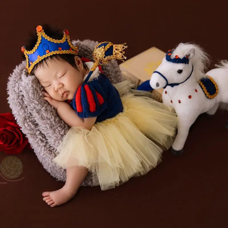 Newborn Photography Props Handmade Knitting Prince Princess Outfit Set Backdrop with Decor Accessories for Studio Photo Shoot