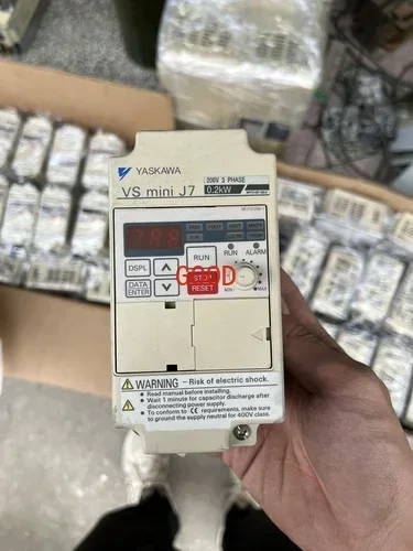 

Yaskawa frequency converter J7 0.2kw/0.4kw/0.75kw/1.5k/2.2k/3.7k CIMR-J7AA20P4