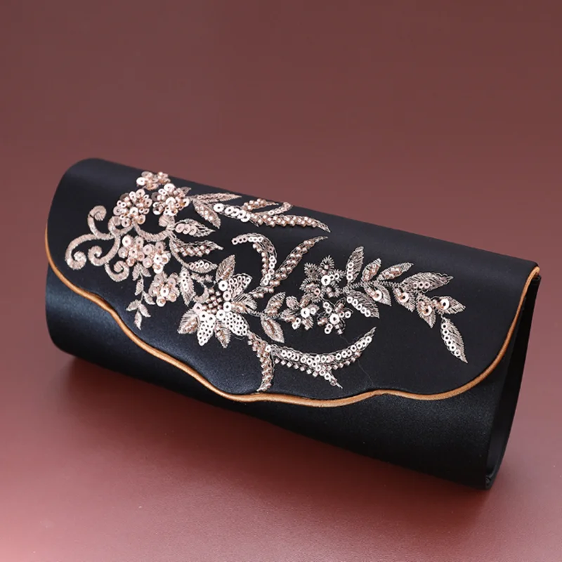 Vintage beaded hand-made bag Red Change One Shoulder embroidered women's bag Wedding Bridesmaid dress Dinner silk bag