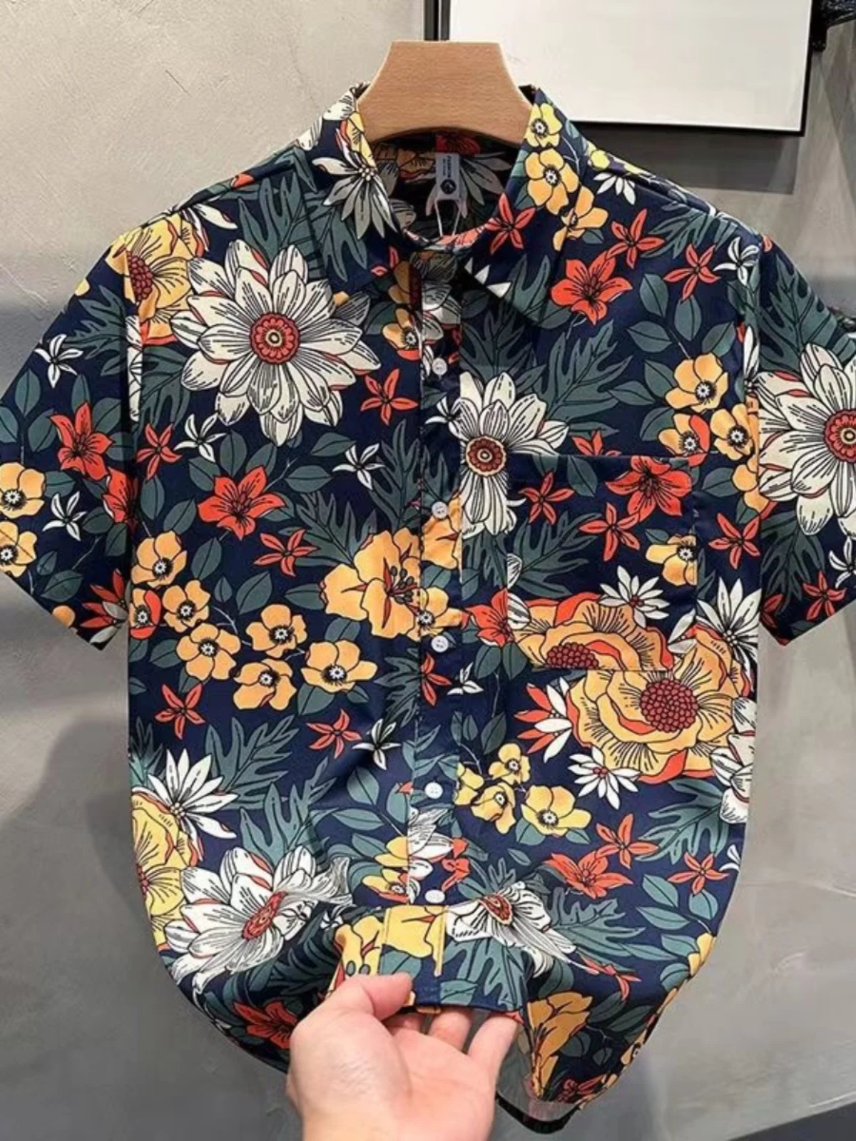 Ice Silk Flower Short Sleeve Shirt Men's Summer 2024 New Loose Fit Hawaiian Beach Half Sleeve Shirt Youth Casual Thin Fabric