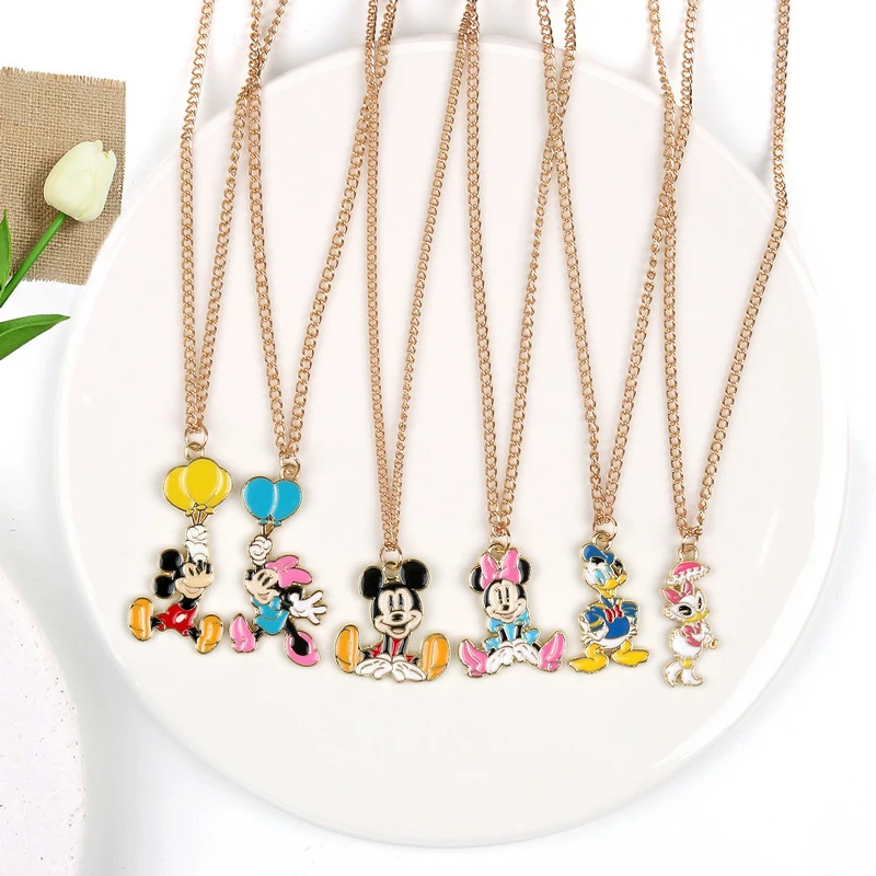 Cartoon-Halsketten: niedliche Halsketten mit animierten Mickey Mouse, Donald Duck und Daisy Duck; Paar-Halsketten; Pulloverketten und Accessoires.