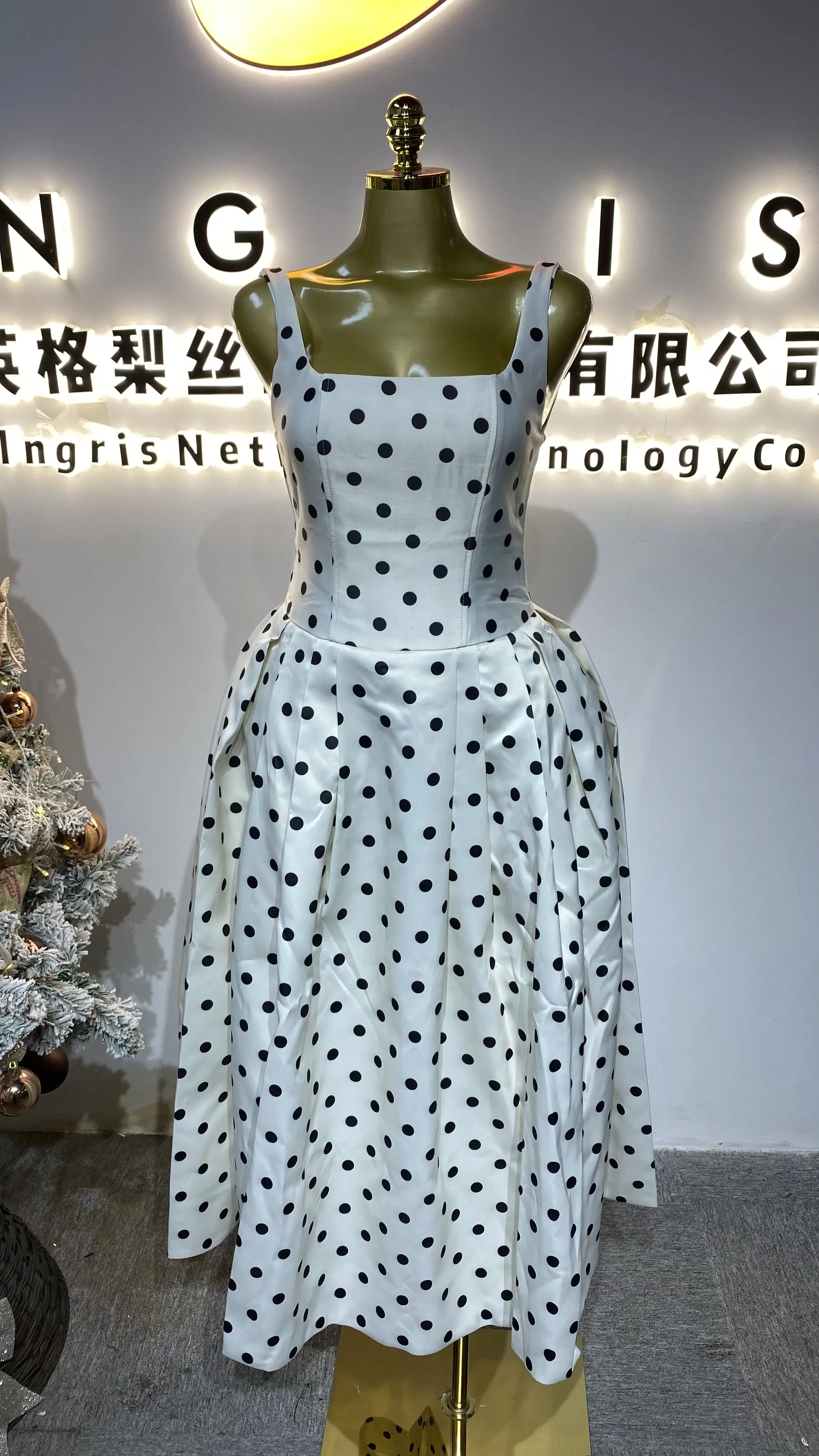 

2025 New French Retro Hepburn Style White Polka Dot Spaghetti Strap Waist-cinching Slimming Long Dress-GZXX426