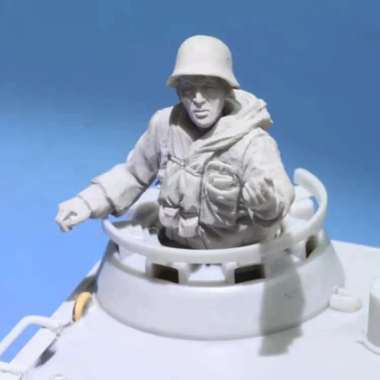 1/35 Resin Figure model kits WII Soldier Half body NO TANK Unassembled and unpainted 1246