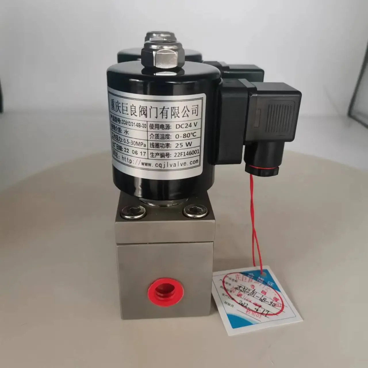 Internal thread two-position tee stainless steel reversing one in two out two in one out solenoid valve