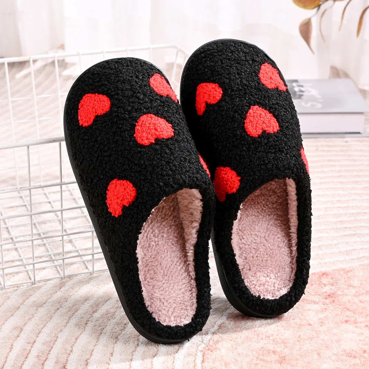 

Женские осенне-зимние плюшевые теплые тапочки с романтическим принтом сердца, повседневные удобные стильные повседневные прогулочные большие тапочки на толстой подошве
