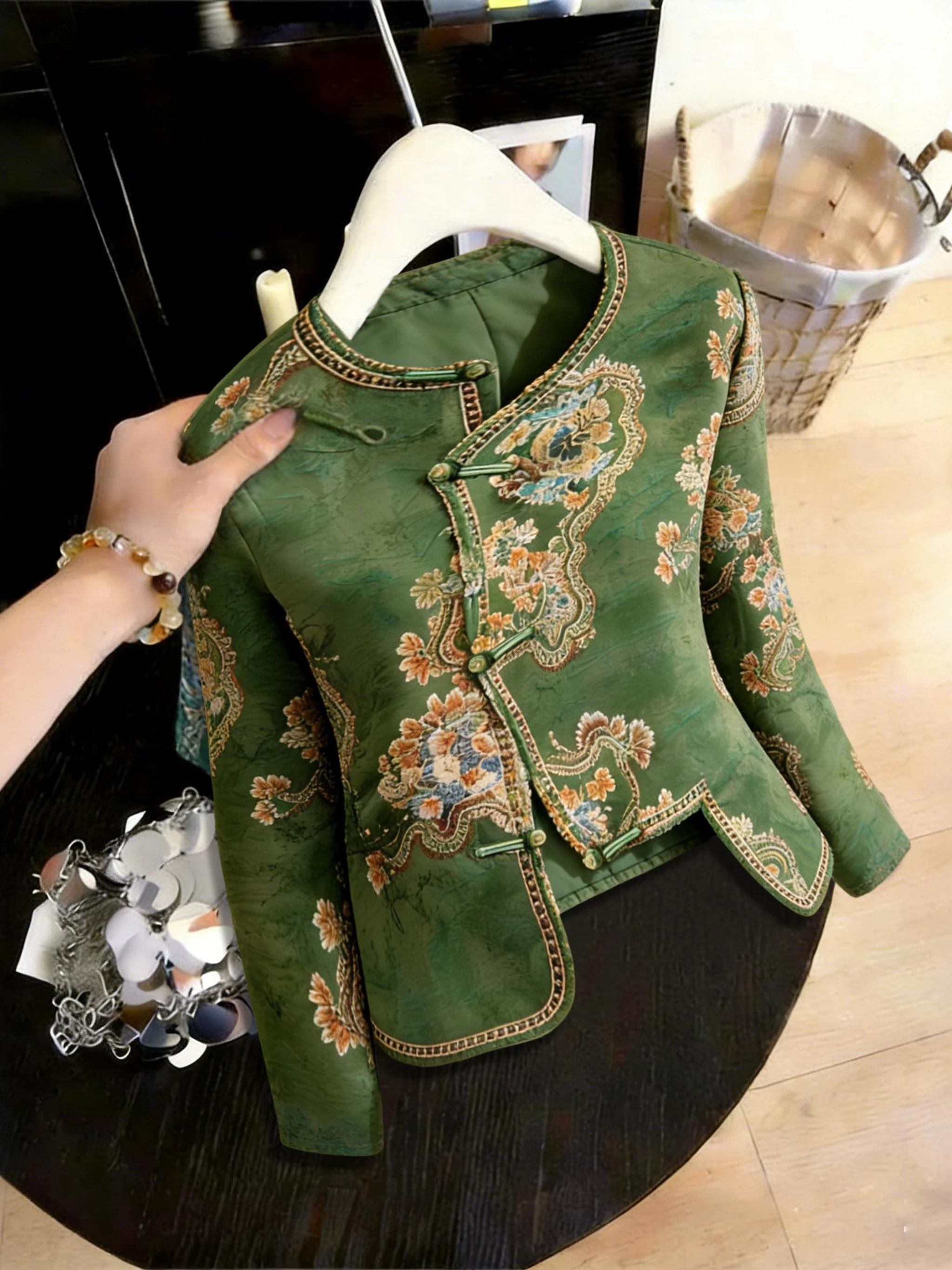 

Элегантная женская рубашка в китайском стиле с пуговицами, длинным рукавом, круглым вырезом и цветочным узором, для повседневной носки, модная новинка весеннего сезона