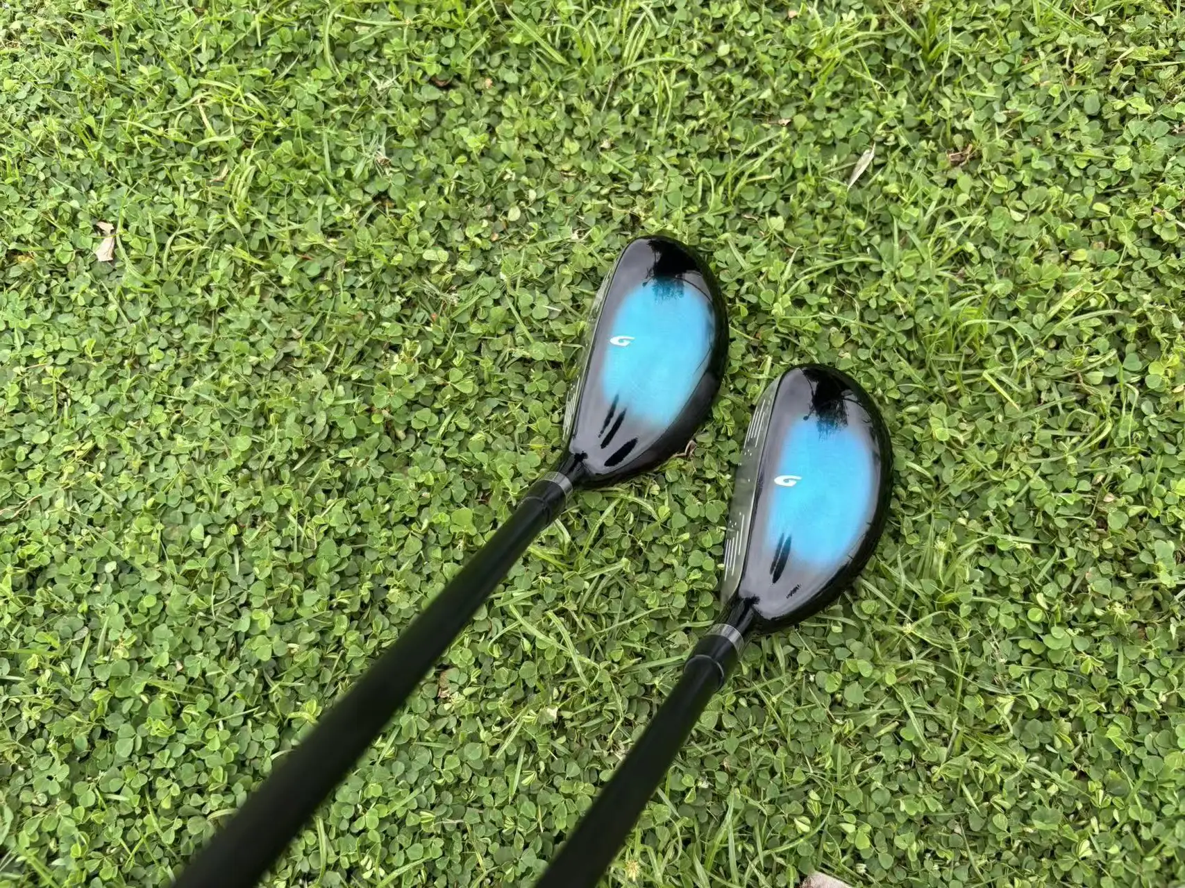Golf Clubs Golf Hybrid Clubs 2/3/4 Models. Alloy construction, carbon fiber shaft with blue and white color scheme. Right-handed
