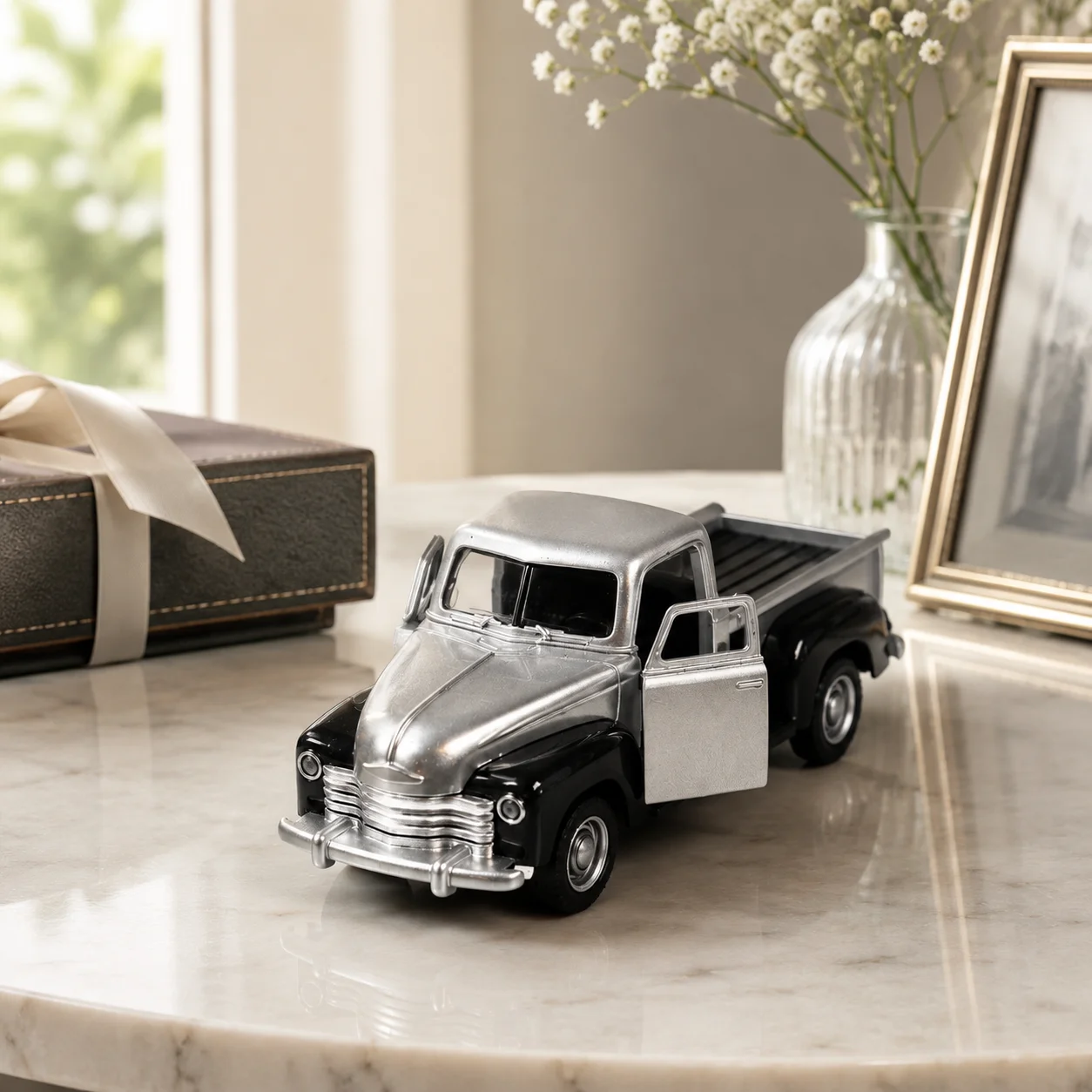 (Corrugated Box) 1/38 Scale, Vintage Retro Pickup Style Toy Car, Powerful Recoil, Metal Casting, Boy's Toy, the Best Gift.
