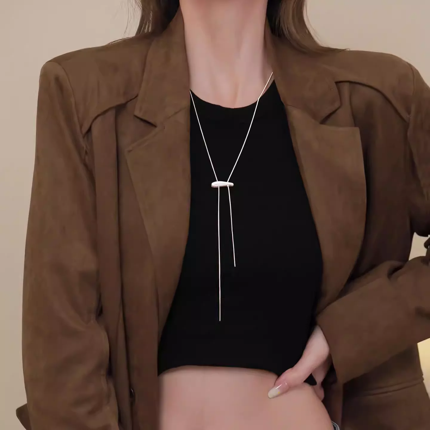 

Elegant Silver Matte Snake Bone Chain Necklace for Women Fashion Long Metal Pull Luxury Jewelry Accessory Gift