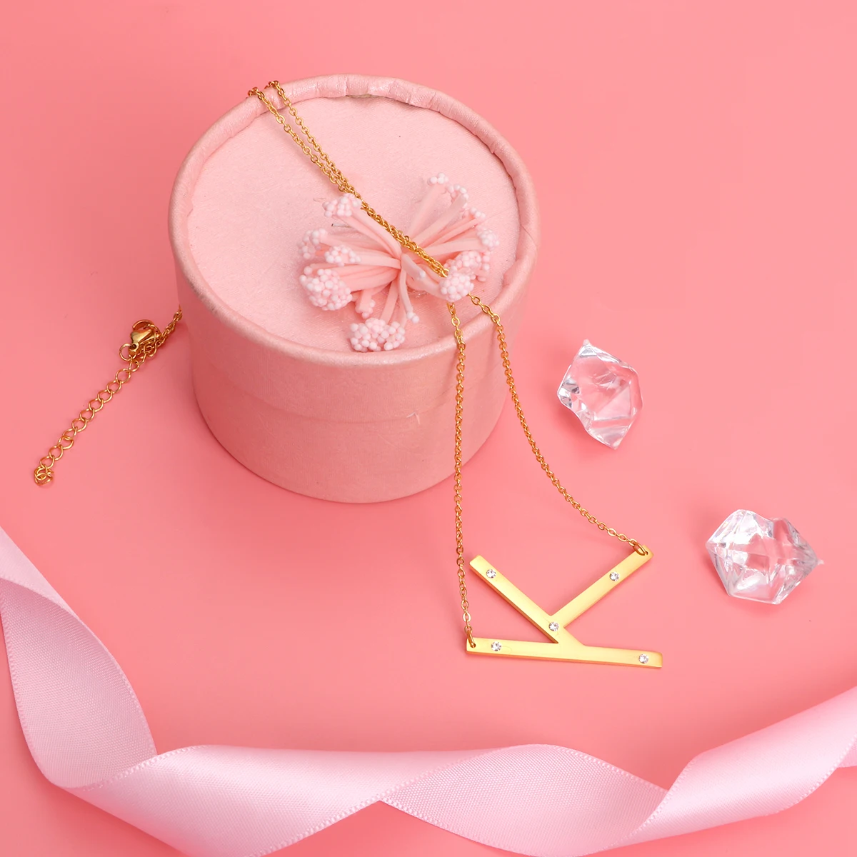 

Letter K Rhinestone Necklace Elegant Clavicle Chain For Women Minimalist Jewelry Golden Neck Pendant Dinner Party Wedding