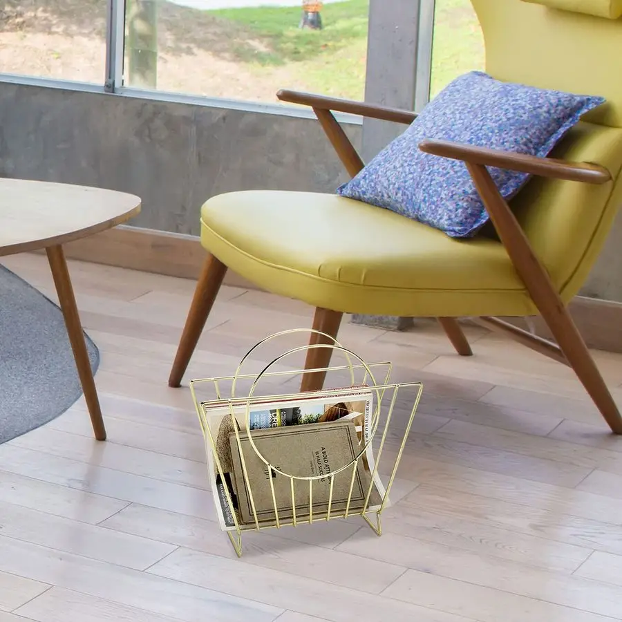 ミッドセンチュリー真鍮メッキメタル製自立型マガジンホルダー、装飾的なバッグ型デザインの書類ファイルラック